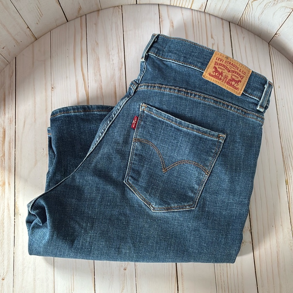 LEVIS Classic Bermuda Shorts Denim Jean Medium Blue Rinse Women’s